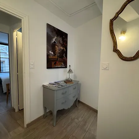 Standing - La Coque D'or Apartment