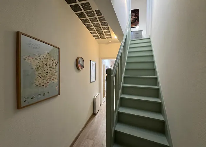 Standing - La Coque D'or - Mont-st-michel * Mont St. Michel